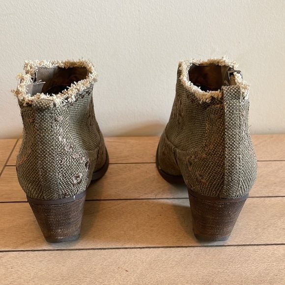 Naughty Monkey Sewn up Booties SZ 8.5 - Picture 3 of 8